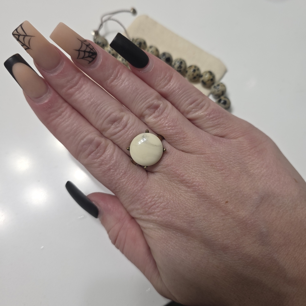 Howlite Ring - Picture 7 of 7